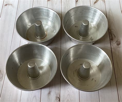 Vintage Aluminum Angel Food Molds, Small Bundt Pans, Set of Four, Angel ...