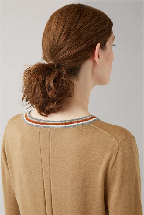 Caramel Freja V-Neck Tipped Sweater – Cusve