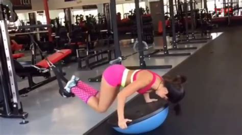 Girls Gym Workout Fail Compilation - YouTube