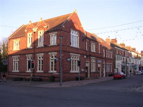 Bexhill Public Library © Bill Johnson cc-by-sa/2.0 :: Geograph Britain and Ireland