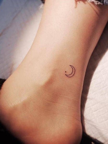 20 Dreamy Moon Tattoo Designs & Meaning - The Trend Spotter