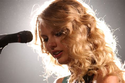 RS Charts: Taylor Swift's New 'Fearless' Scores Biggest Debut of 2021 ...