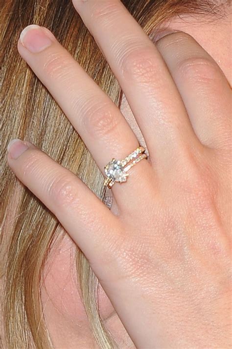 Margot Robbie Debuts Her Wedding Ring on the Red Carpet | Celebrity engagement rings, Wedding ...