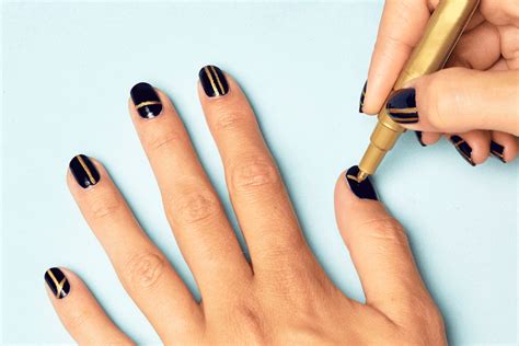 グラフィックなネイルアート、3つのヒント | H&M JP | Nail art hacks, Easy nail art, Black nail designs