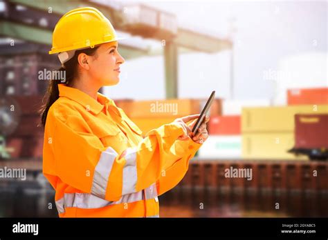 Shipment inspection hi-res stock photography and images - Alamy