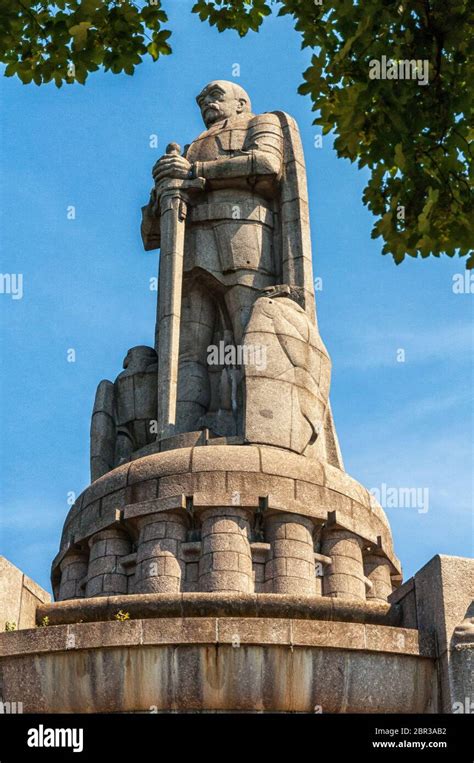 The Bismarck monument at the Hamburg Landungsbrücken Stock Photo - Alamy