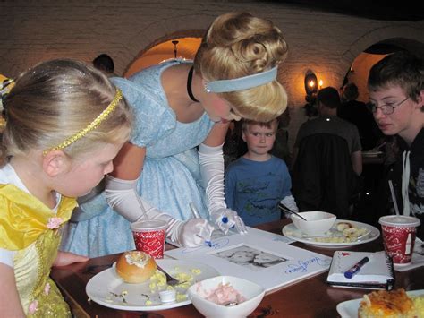 5 Best Character Breakfasts at Walt Disney World