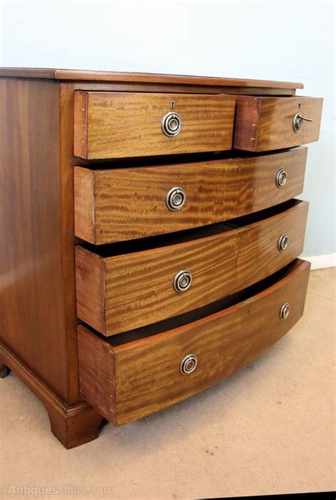 Antique Bow Front Chest Of Drawers - Antiques Atlas