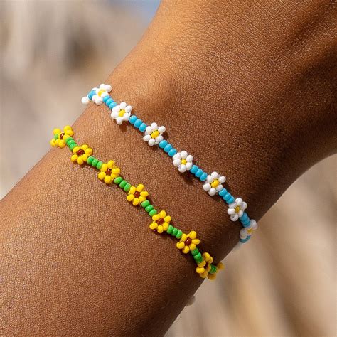 Daisy Seed Bead | Beads bracelet design, Beaded bracelets, Seed bead bracelets