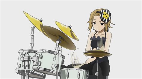 Ritsu playing her drums during the ending. | Anime, K-on anime ritsu ...