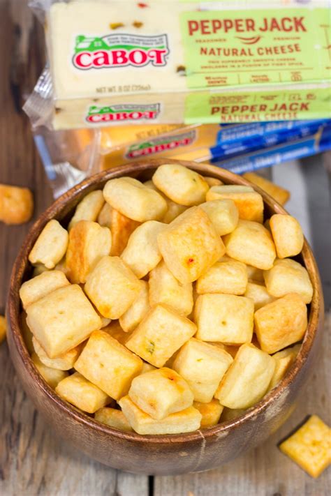 Homemade Cheddar Cheese Crackers | Spicedblog