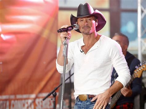 21 Tim McGraw Wedding Songs to Dance to With Your Best Friend