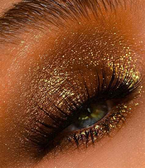 UPDATED: 44 Glamorous Gold Eyeshadow Looks (August 2020)