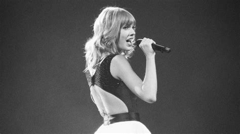 Taylor Swift's "Reputation" tour film is coming to Netflix