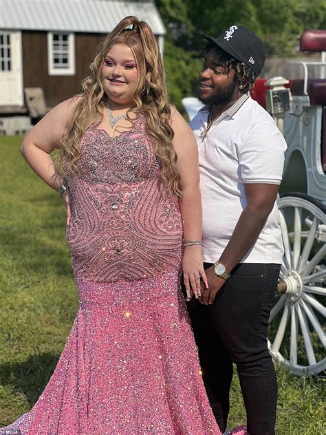 Honey Boo Boo goes to prom! Alana Thompson poses with boyfriend Dralin Carswell, 21 | Daily Mail ...