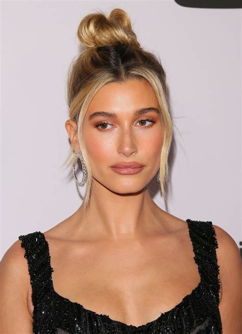 Hailey Bieber : à l'occasion de ses 28 ans, découvrez ses meilleurs looks beauté | Vogue France