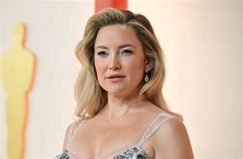 Kate Hudson’s Shimmery Gown Looks Like a Nod to Her First-Ever Oscars ...