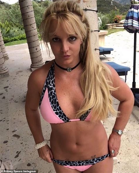 Britney Spears, 38, debuts her new bangs in sultry bikini photos ...