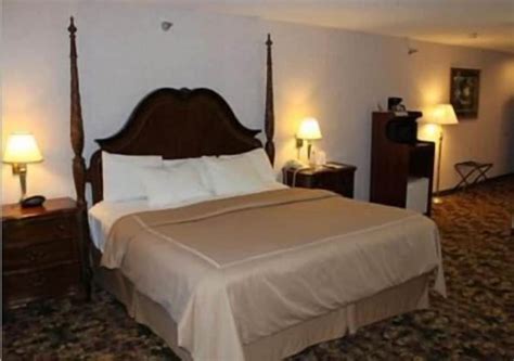 Crown Choice Inn & Suites Lakeview & Waterpark Mackinaw City, Michigan, US - Reservations.com