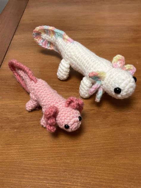 An axolotl I made a year ago (pink) vs. one I made today (white) : r/Brochet