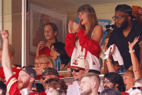 Taylor Swift Accepted Travis Kelce's Invitation to See the Chiefs