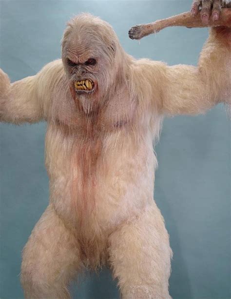 Massive Abominable Snowman / Yeti Statue