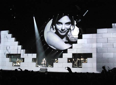 Roger Waters The Wall | Pop Verse