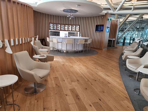 YVR: Skyteam Lounge Vancouver reviews | Loungeindex | Images & Photos