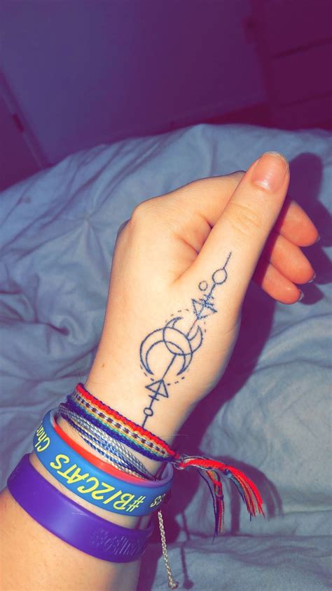 pisces moon phase tattoo | Hand and finger tattoos, Hand tattoos for women, Tattoos for women