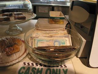 "cash only" | at moishe's, ther'es a sign that says "cash on… | Flickr