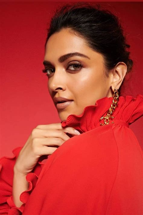 5 easy steps to Deepika Padukone’s hazy brown eyes and luminous skin | Vogue India