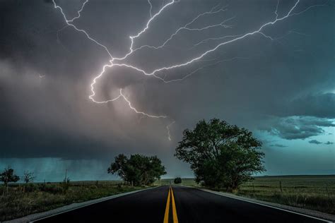 Lightning #awesomephotosoflightning | Lightning photos, Storm photography, Pictures of lightning