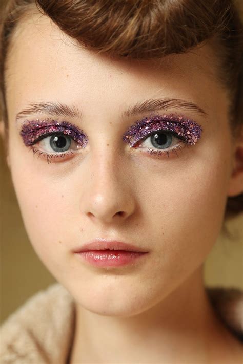 Glitter eye makeup Make Up Looks, Glitter Make Up, Glitter Paper, Natural Everyday Makeup ...