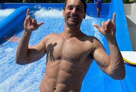 Bachelor star Matty 'J' Johnson show off his incredible eight-pack abs in Bali - 247 News Around ...