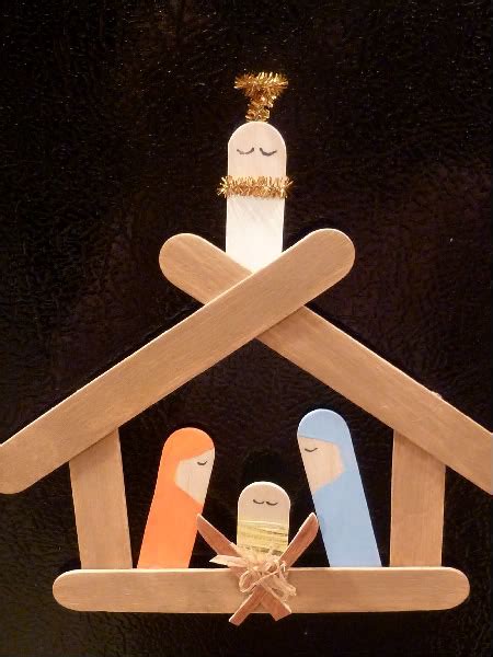 Manualidades para niños: pesebre con palillos de helados