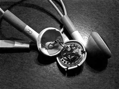 Broken Headphones by Nessieblack09 on DeviantArt