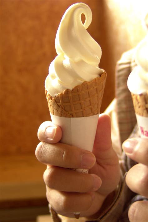 Milk ice-cream cone. | 八紘学園のソフトクリームは安くて美味しい。 ( ﾟДﾟ)ｳﾏｰ | MIKI Yoshihito | Flickr