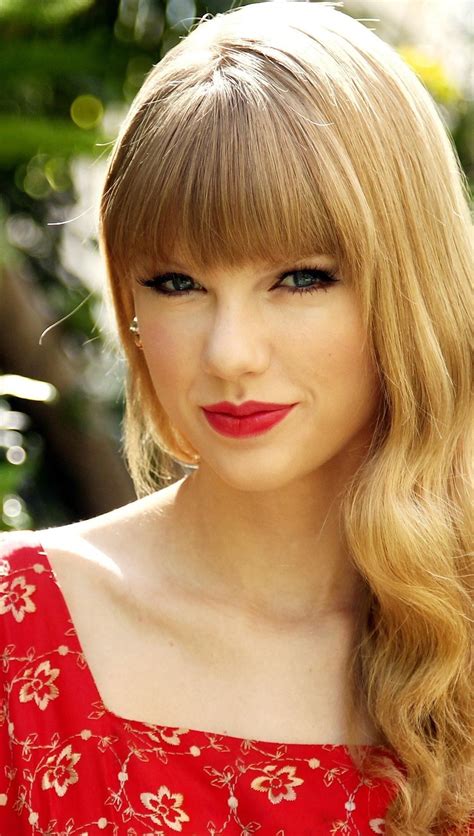 Taylor Swift Red Wallpaper