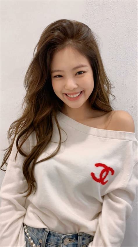 15+ Images That Prove BLACKPINK's Jennie Has The Sexiest Shoulders In K ...