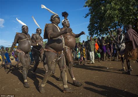 Ethiopian men drink blood to become the fattest in the village (+photos) - Mereja Forum