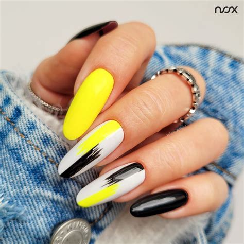Manicure na jesień w kolorze żółto-czarnym Nail Design Stiletto, Manicure Nail Designs, Nail ...