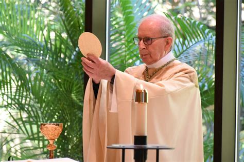 The meaning of the Mass: Christ is present in the Eucharist – Diocese of Orlando, Florida