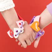 DIY Heart-Shaped Kids Friendship Bracelets For Valentine's Day - Kidsomania