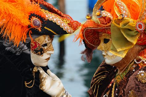 File:Venice Carnival - Masked Lovers (2010).jpg - Wikipedia