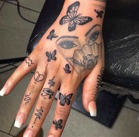 Simple Female Hand Tattoos Images : Épinglé Sur Tatoo | Bodieswasune