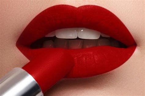 Lakme Código de colores de lápiz labial rojo | Matte lipstick brands, Best matte lipstick ...