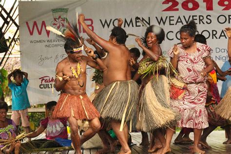 Women Weavers of Milne Bay | Papua New Guinea