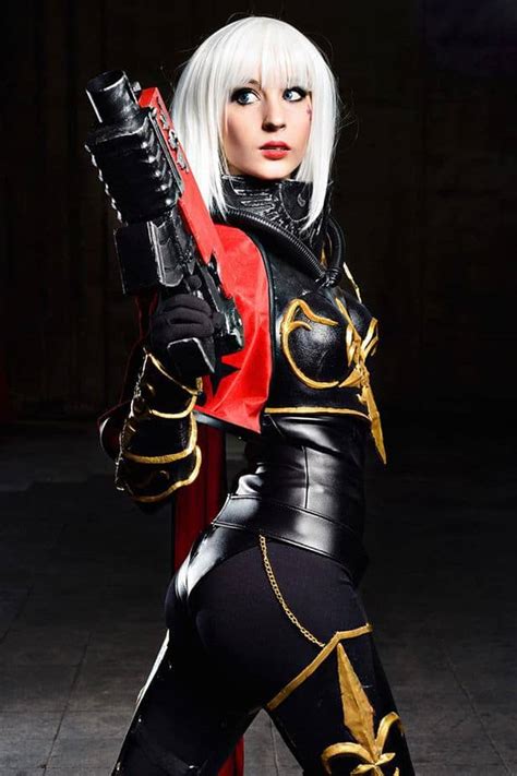 COSPLAY - The Sister of Battle We Wish Was Miniature - Spikey Bits