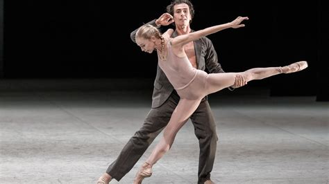 Viel Applaus für John Neumeiers Corona-Ballett „Ghost Light“