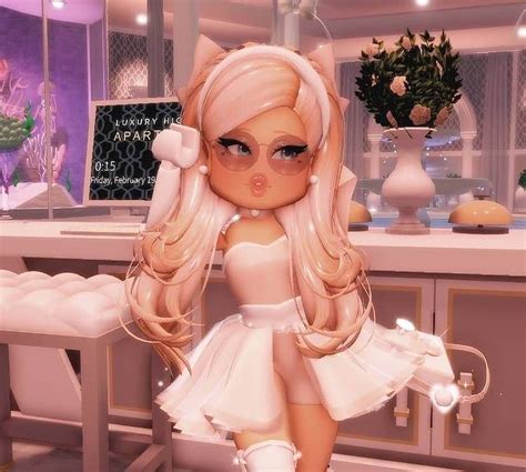 15 Girly Roblox Royale High Outfits - Mom's Got the Stuff | Aesthetic ...